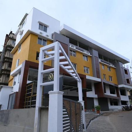 אודופי Meenakshi Inn מראה חיצוני תמונה